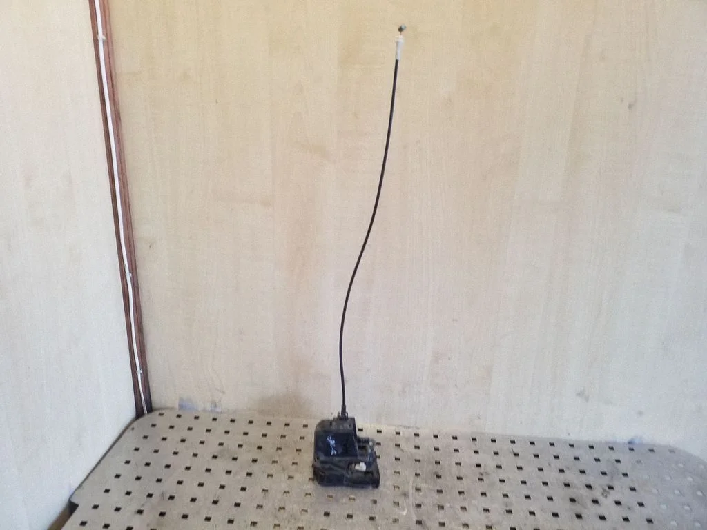 Rear door lock – right