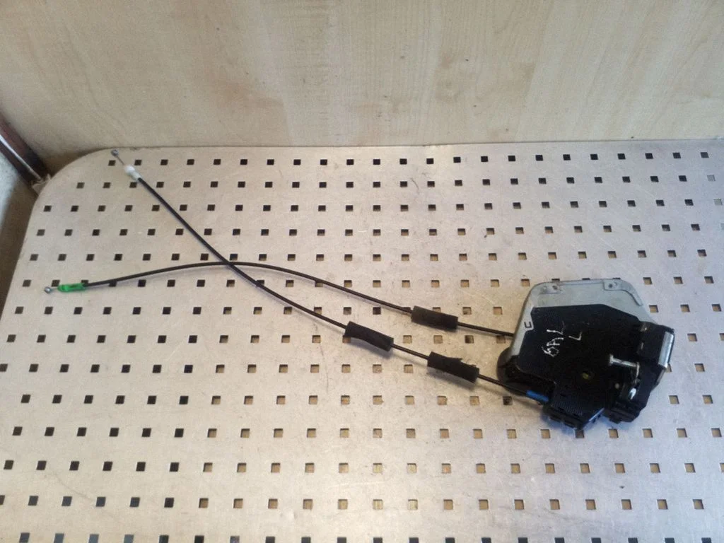 Rear door lock – left