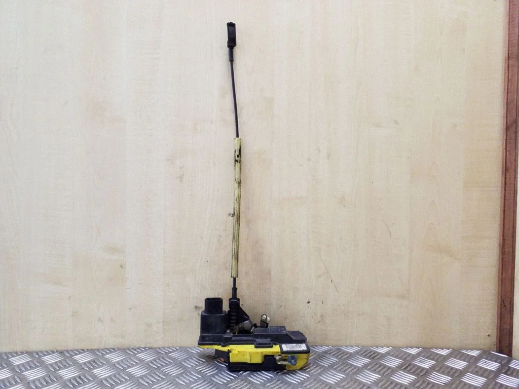 Rear door lock – Volvo V70 (2000-2004)