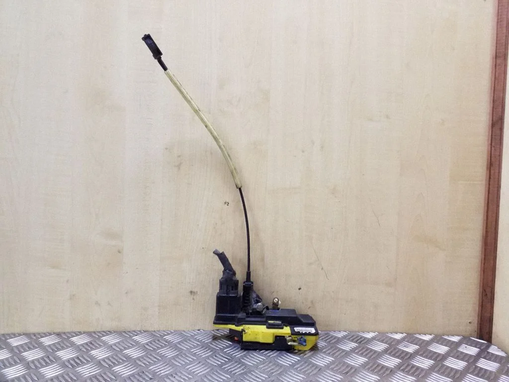 Rear door lock – Volvo V70 (2000-2004)