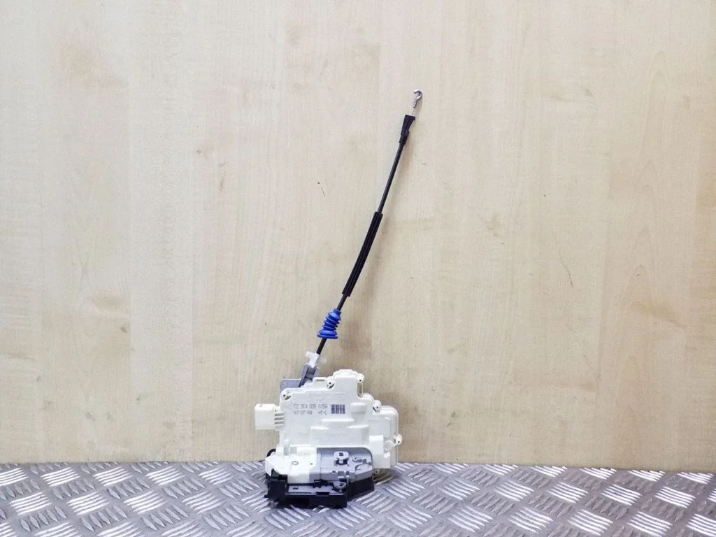Rear door lock 3C4839015A
