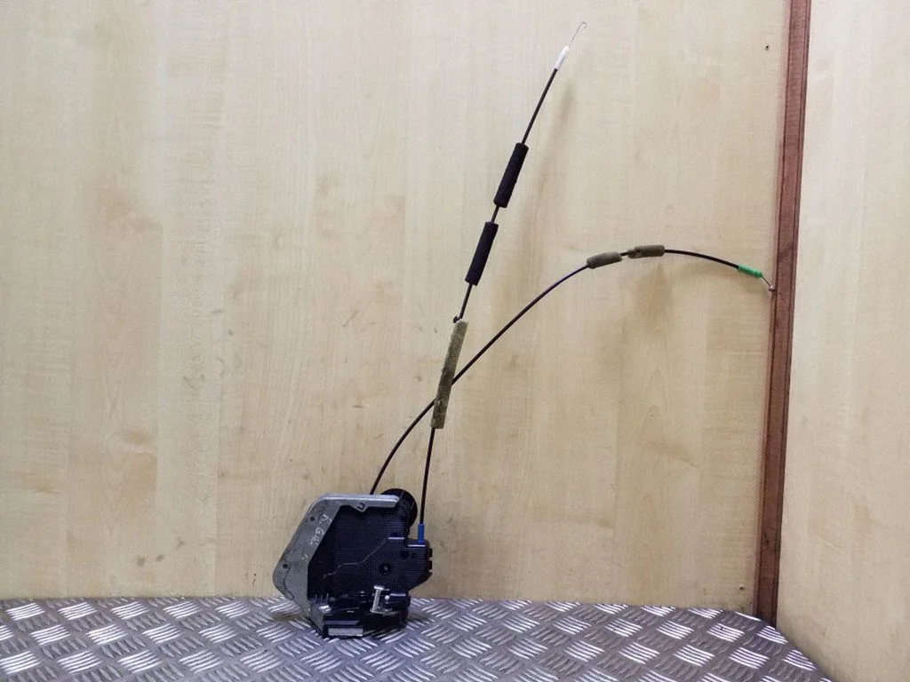 Rear door lock – right