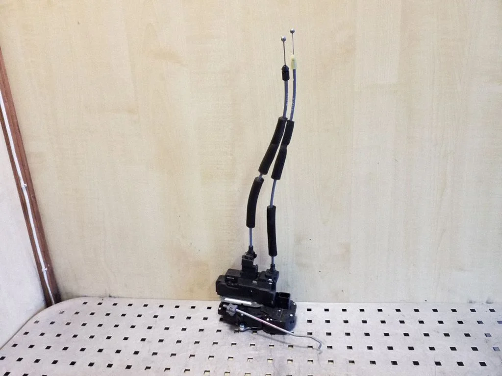 Rear door lock – left