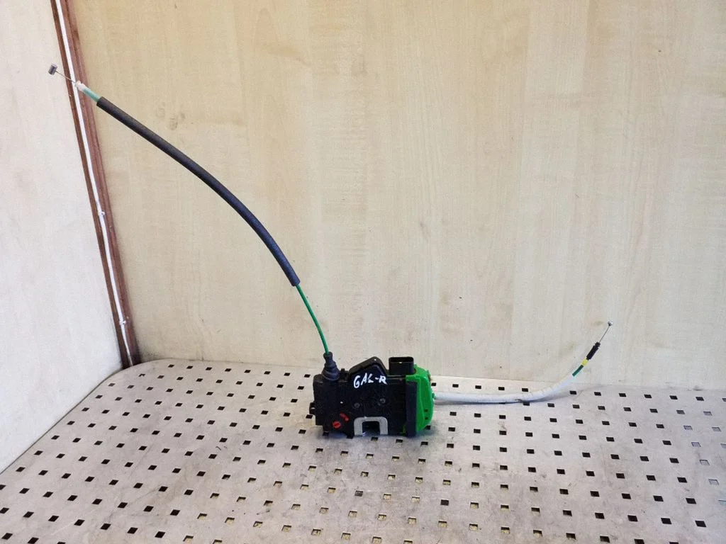 Galinių durų spyna