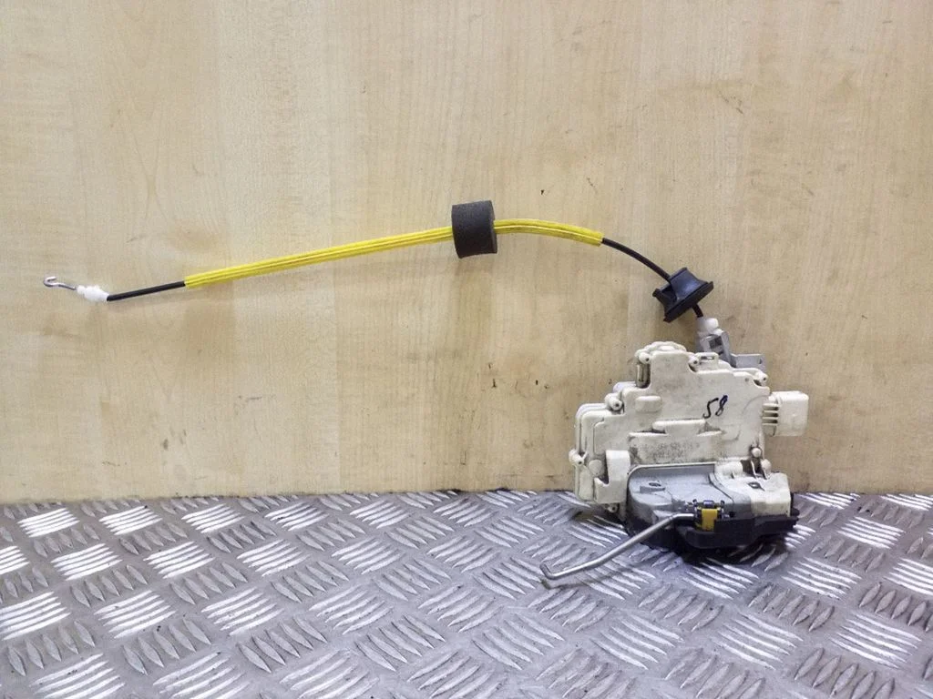 Rear door lock 4F0839016A