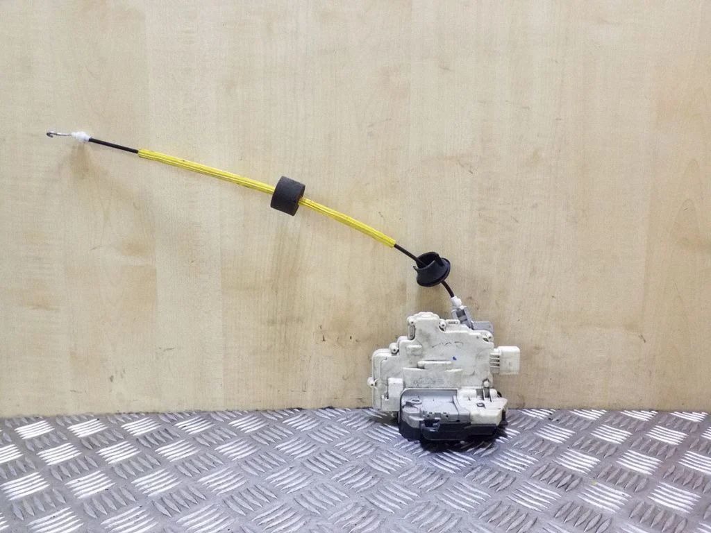 Rear door lock 4F0839016A