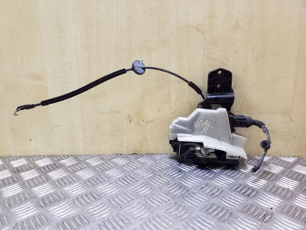 Rear door lock 3B0837868