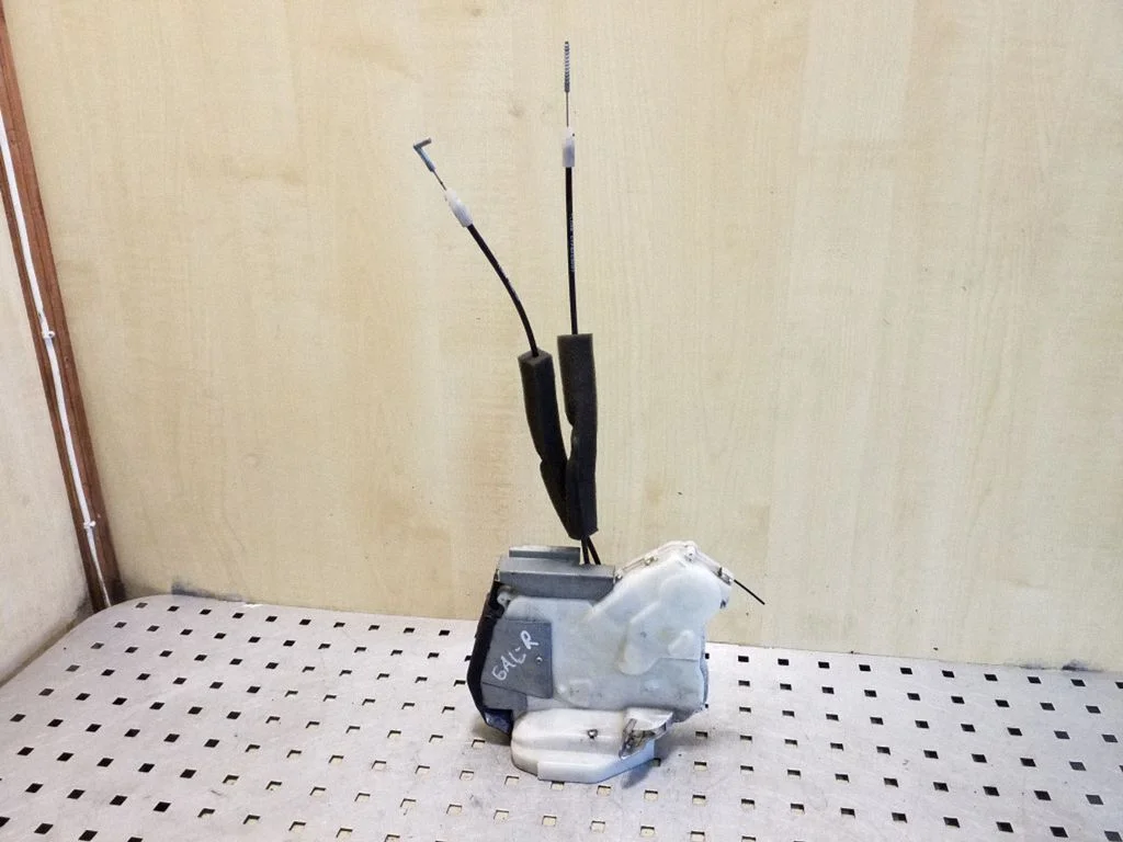 Rear door lock – right