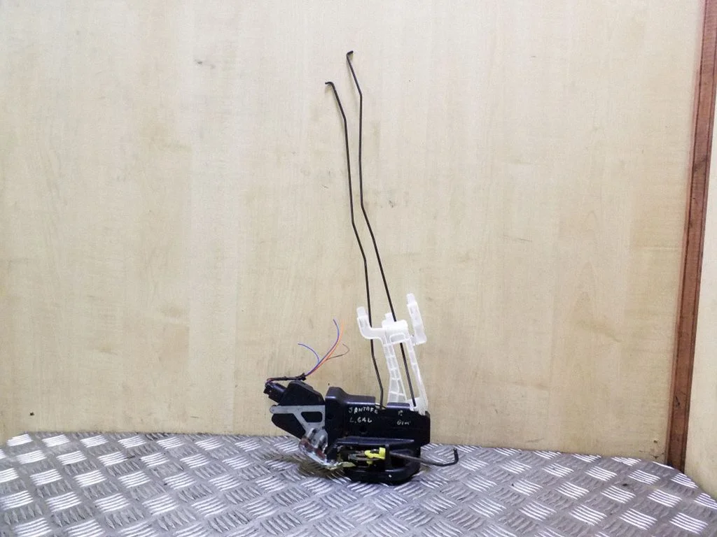 Rear door lock – left