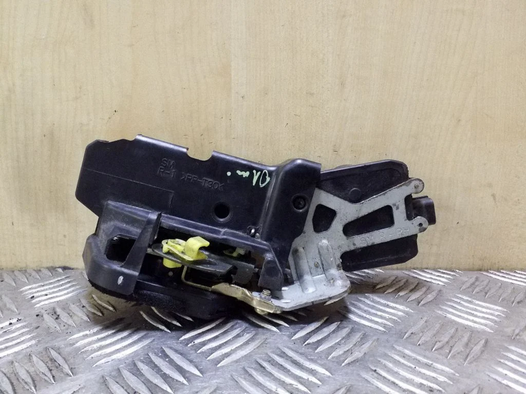 Rear door lock – right