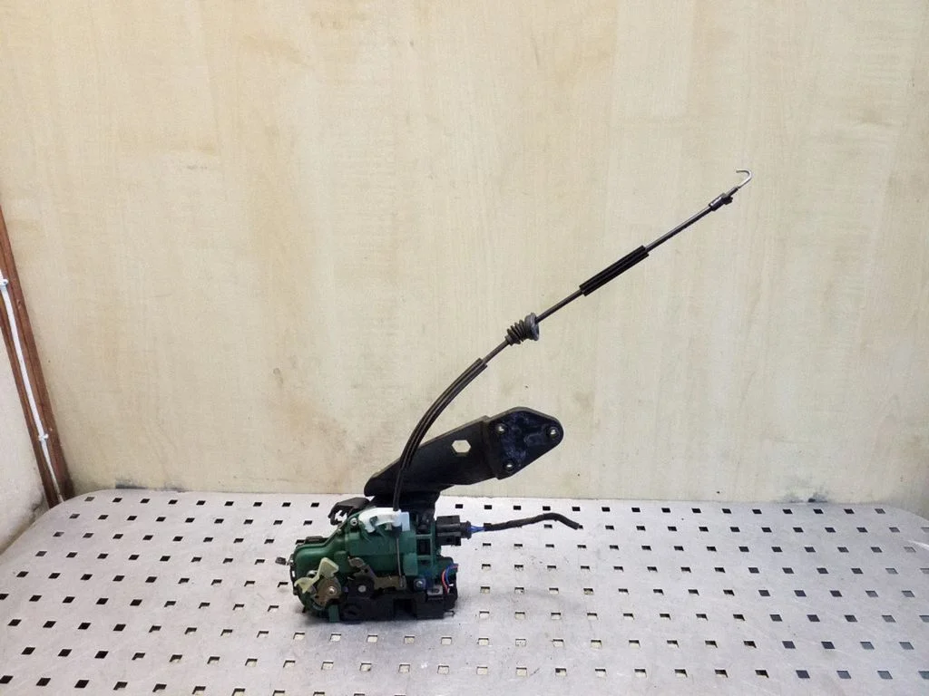 Rear door lock – left