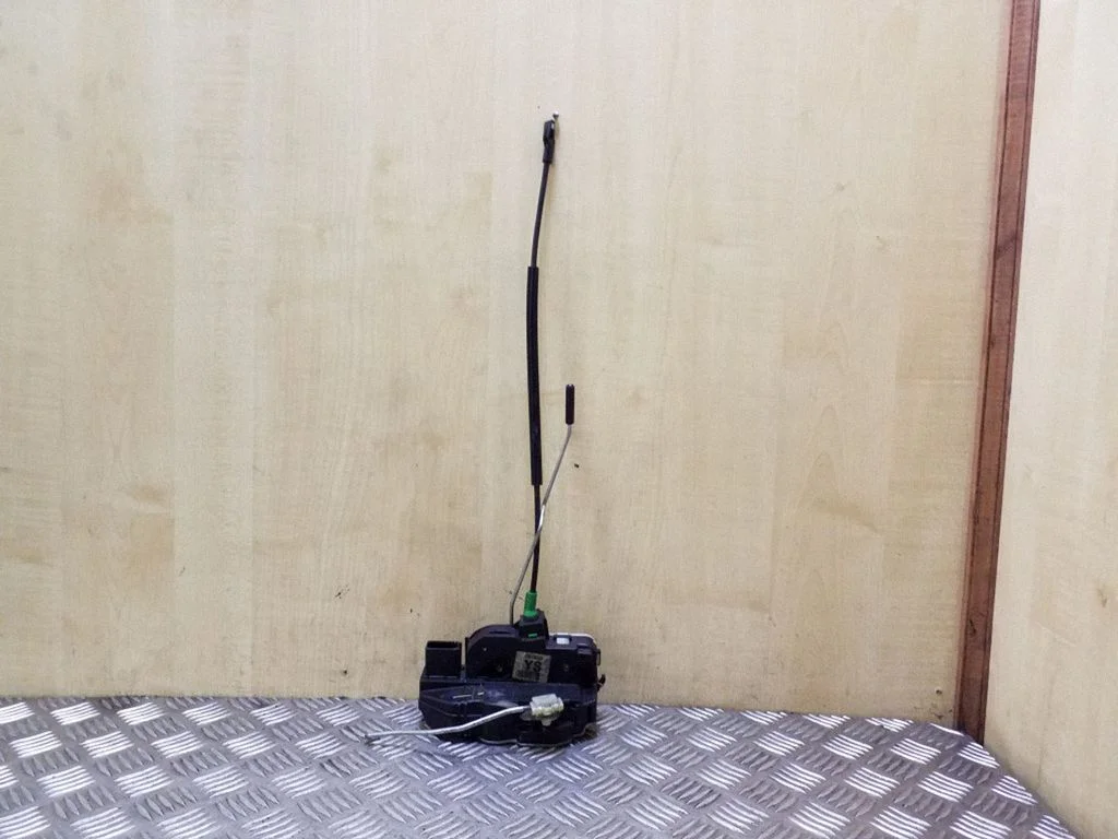 Rear door lock 13578023