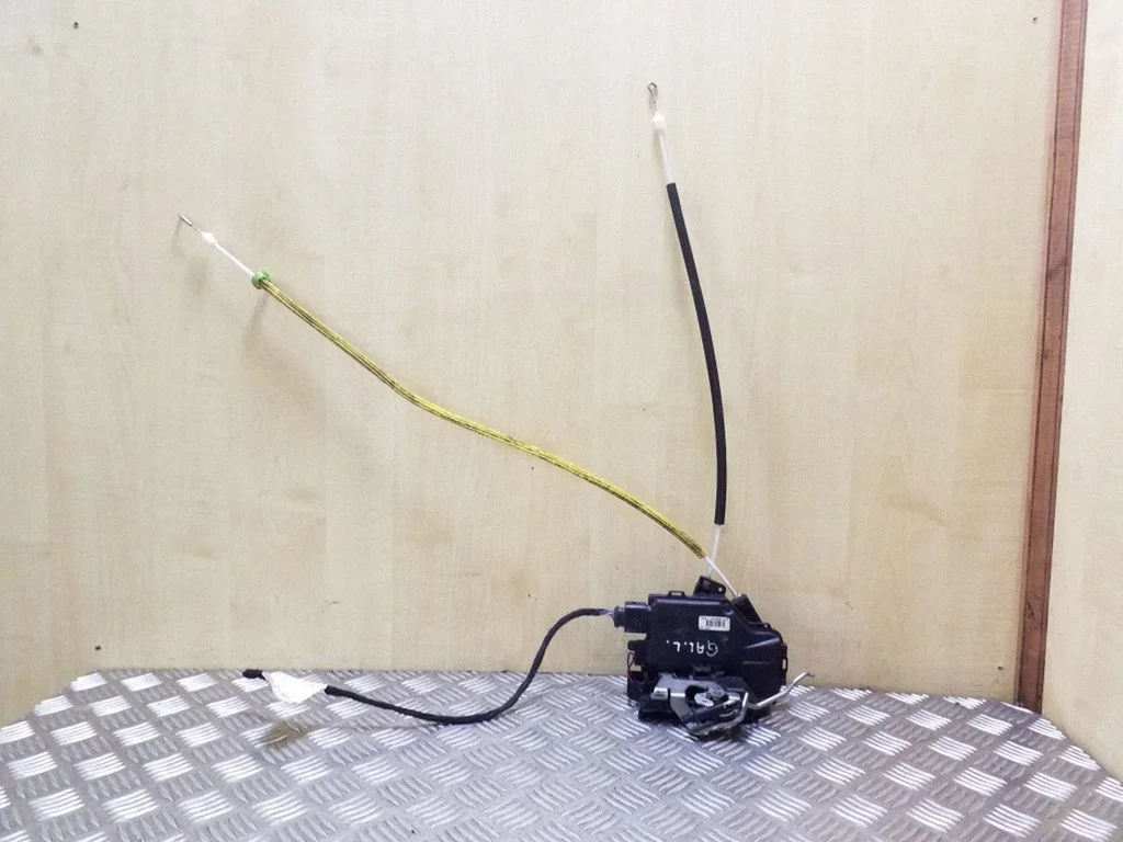 Rear door lock 4B0839015G
