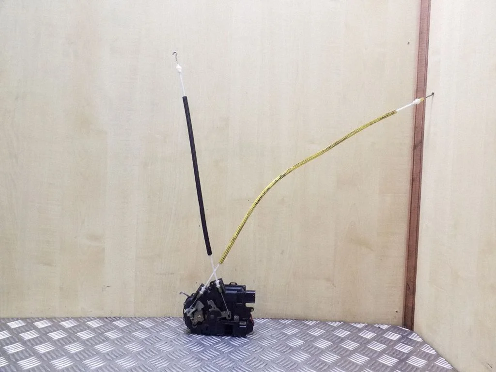 Rear door lock 4B0839015G