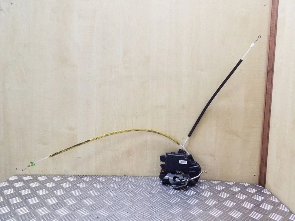Rear door lock 4B0839015G