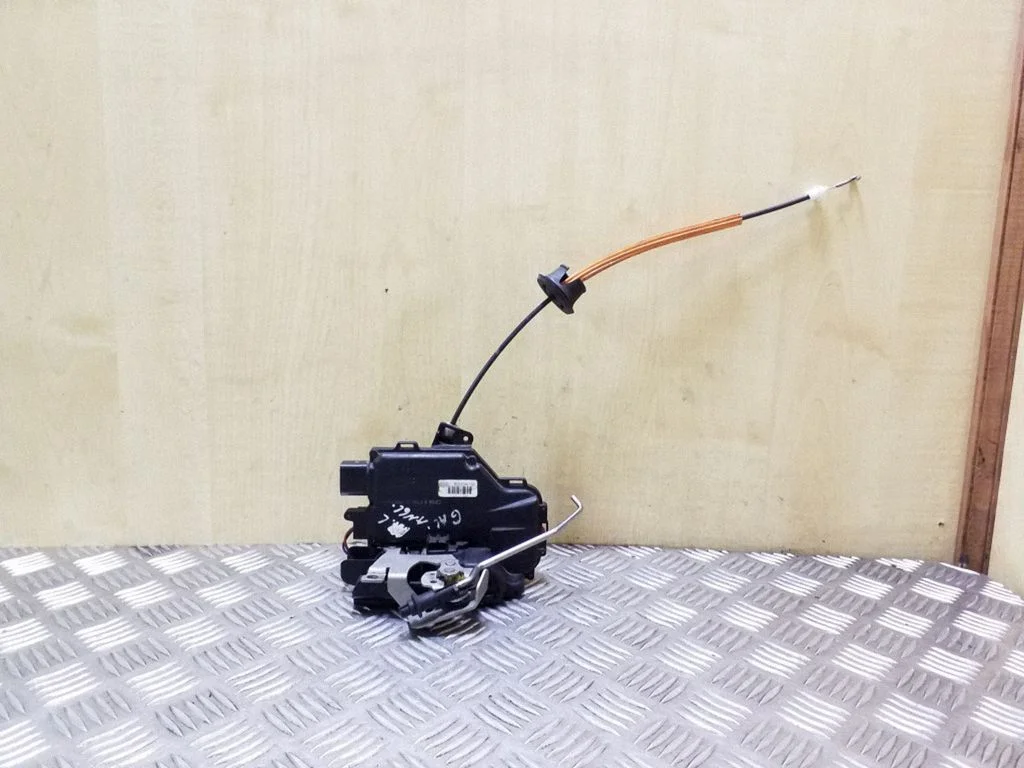 Rear door lock 8E0839015C