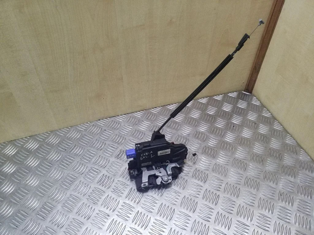 Rear door lock – rear left