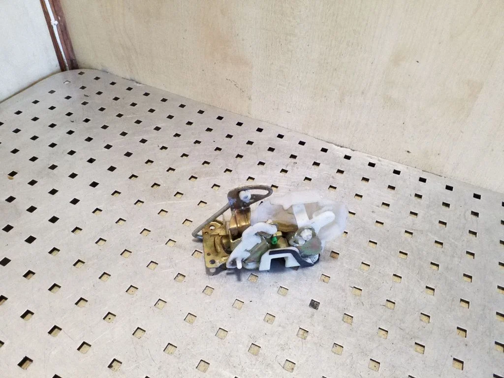 Rear door lock – right