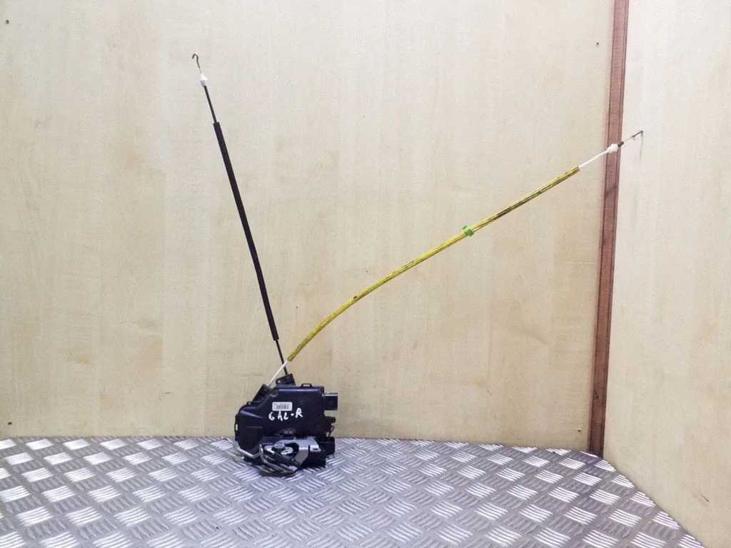Aizmugurējo durvju slēdzene 4B0839016G