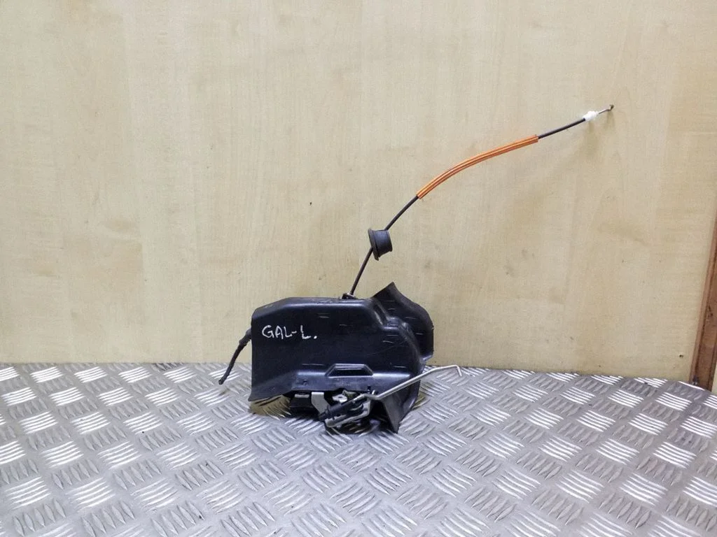 Rear door lock 8E0839015C