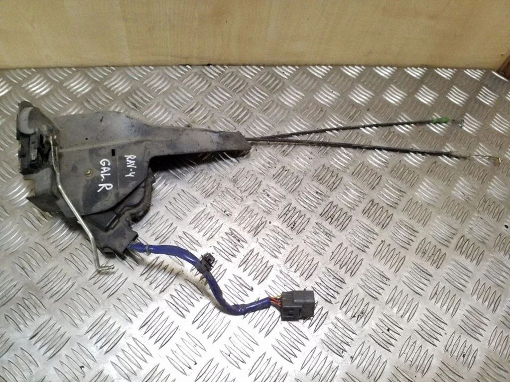 Rear door lock – right