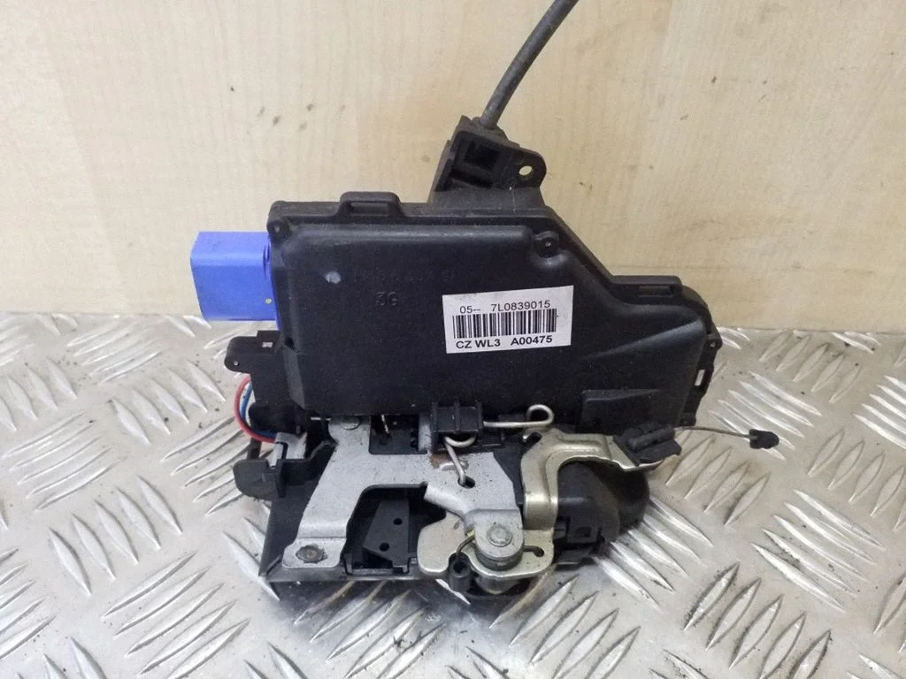 Zamek drzwi tylnych 7L0839015