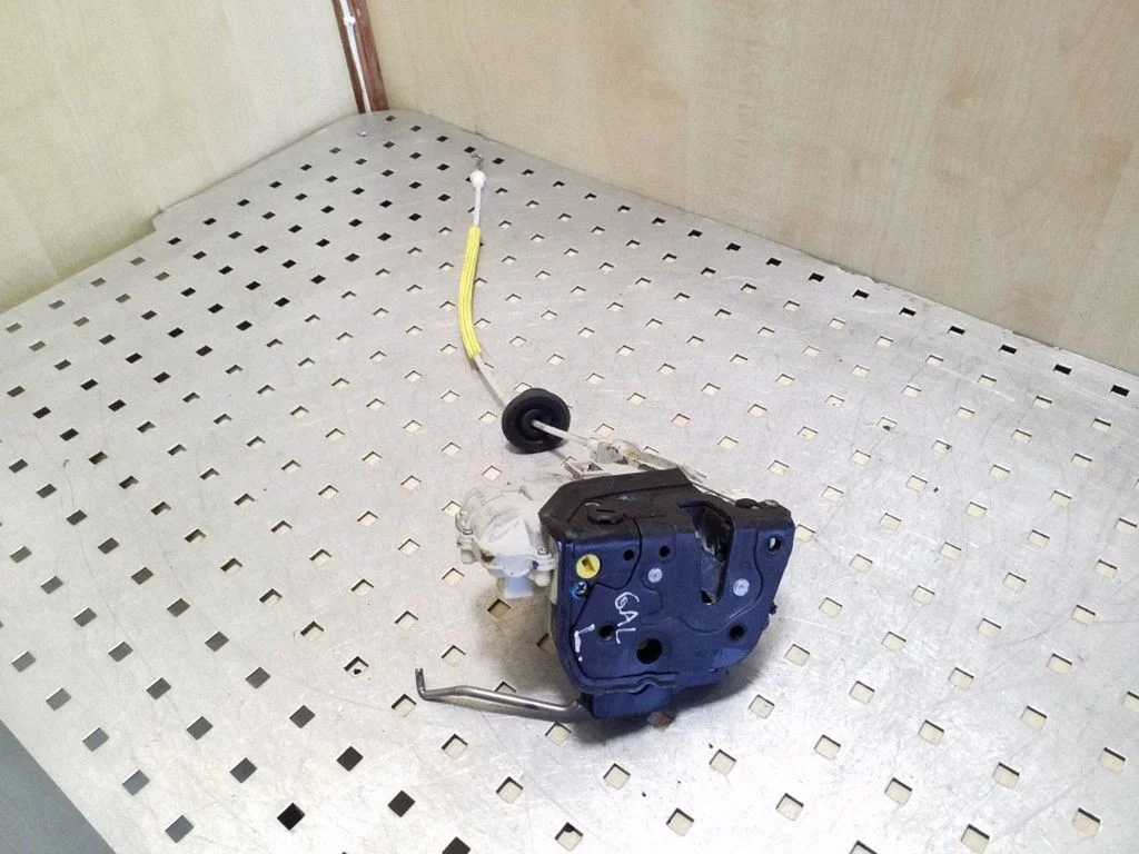 Rear door lock 8E0839015AA