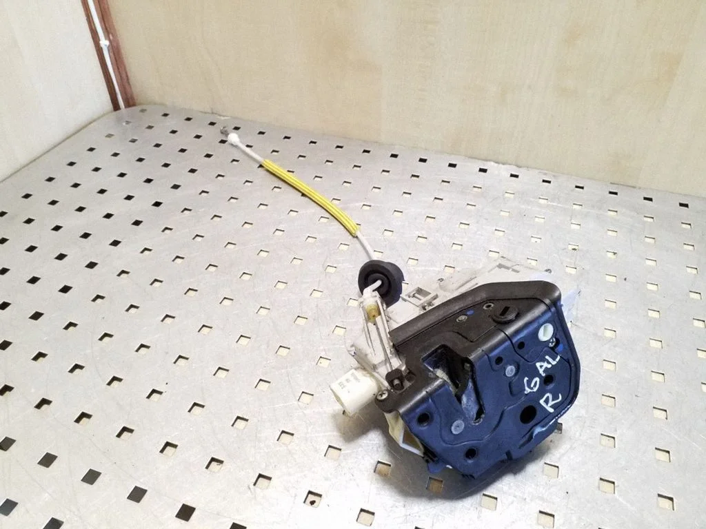 Rear door lock 8E0839016AA