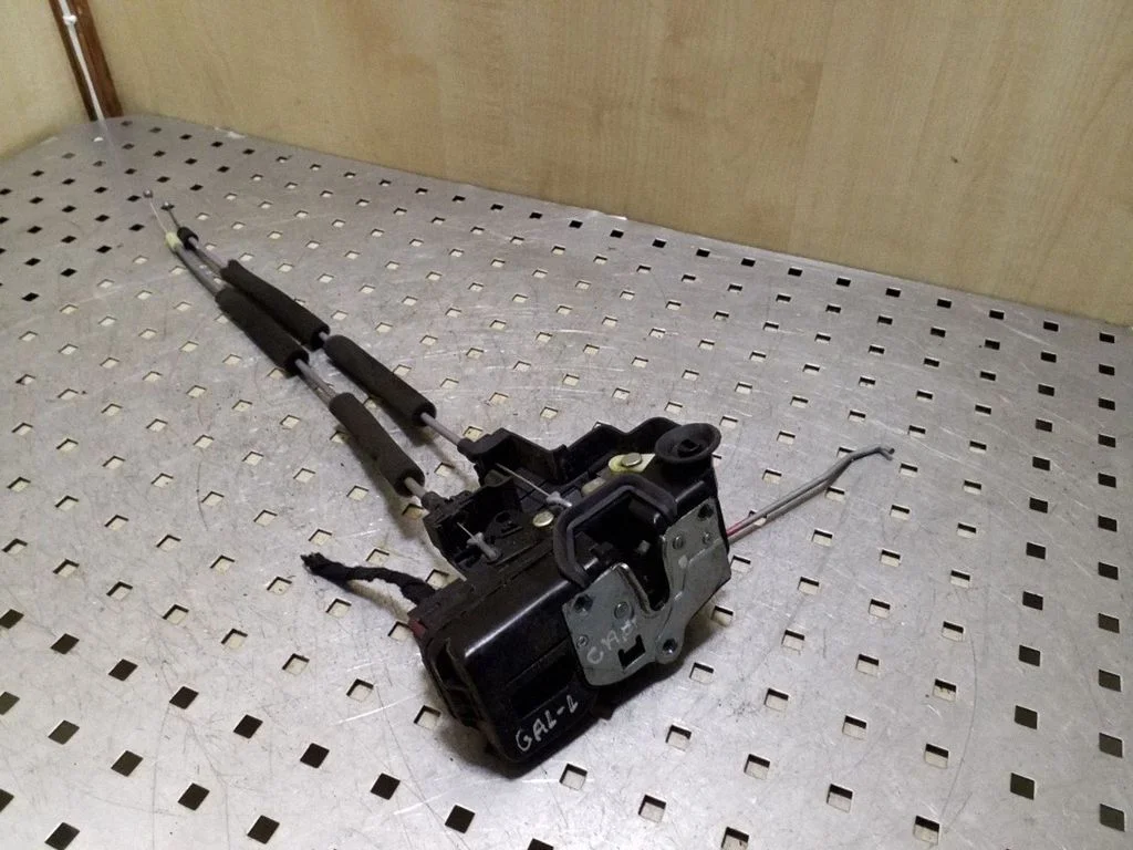 Rear door lock – left