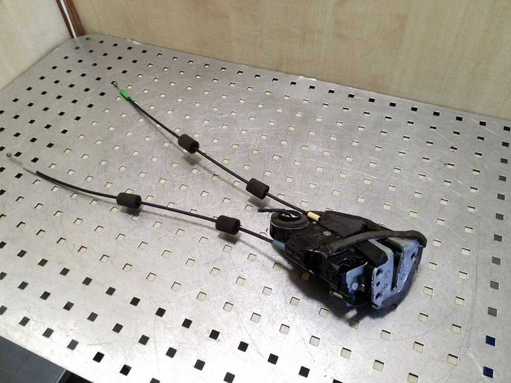 Rear door lock A046693