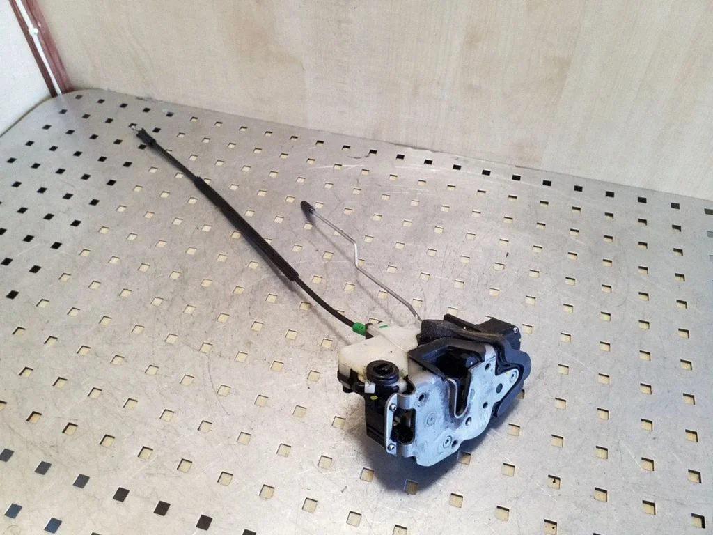 Rear door lock 13503788