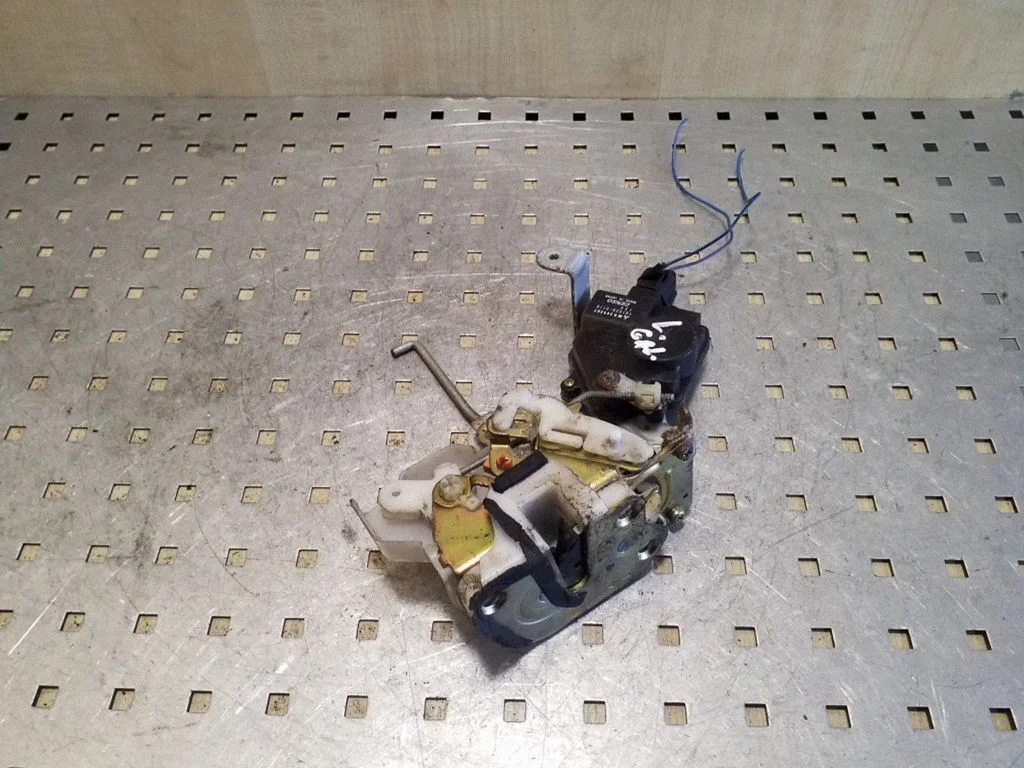 Rear door lock – Mitsubishi Pajero Sport I (1996-2008)