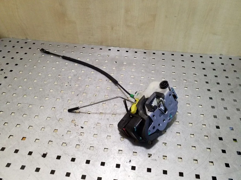 Rear door lock 13503787