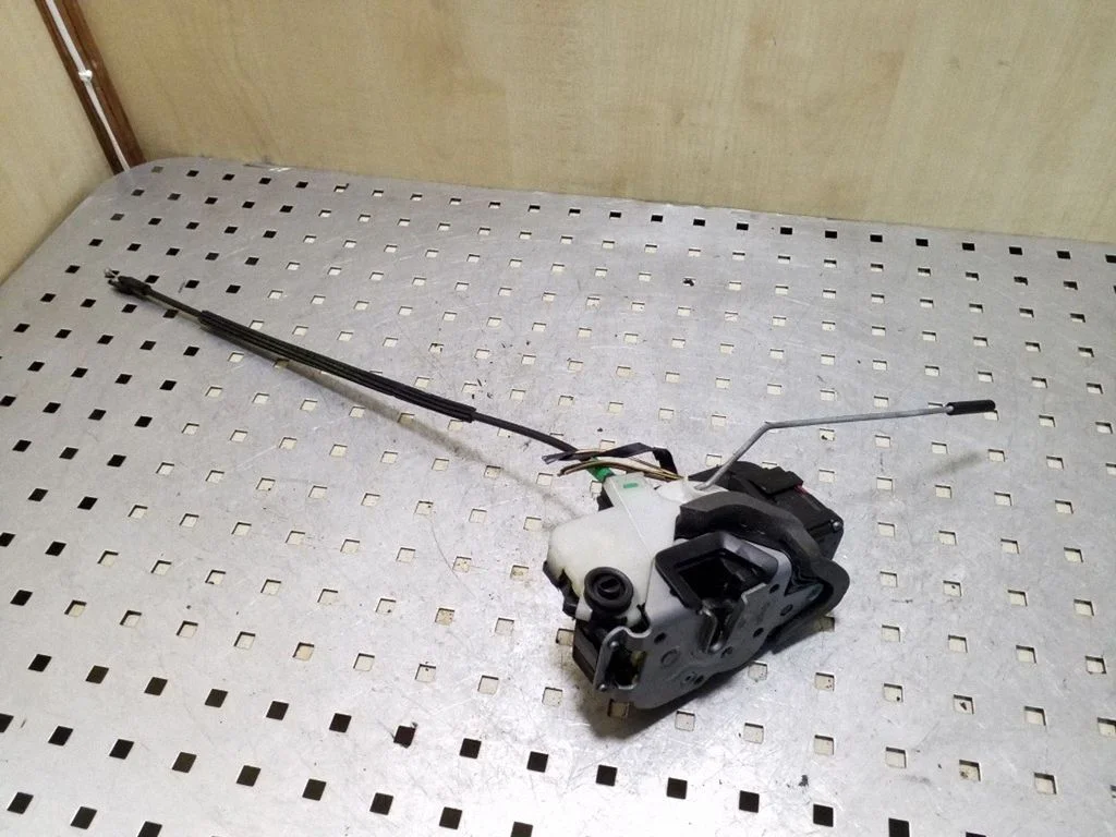 Rear door lock 13503788