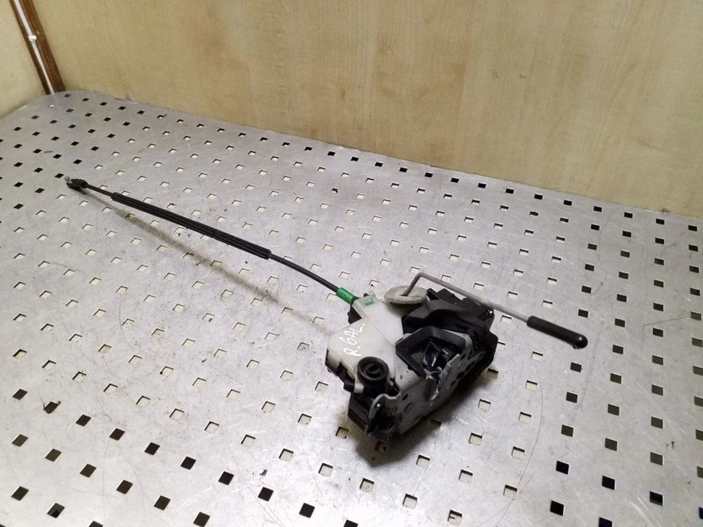 Rear door lock 13503788