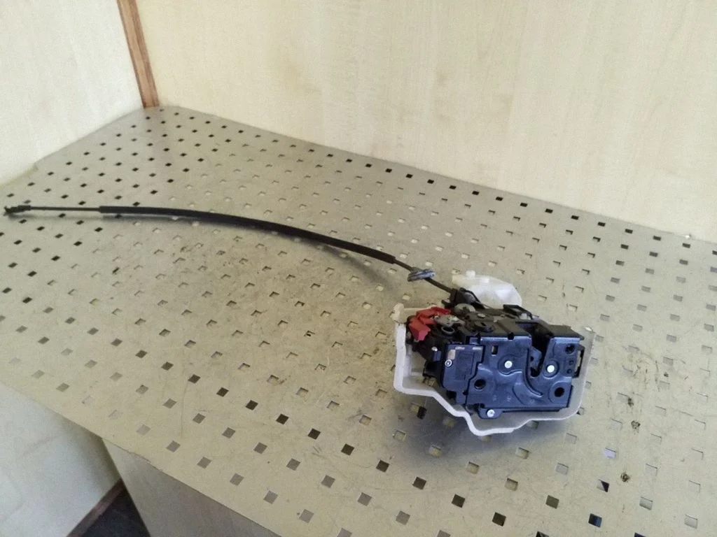 Rear door lock – left
