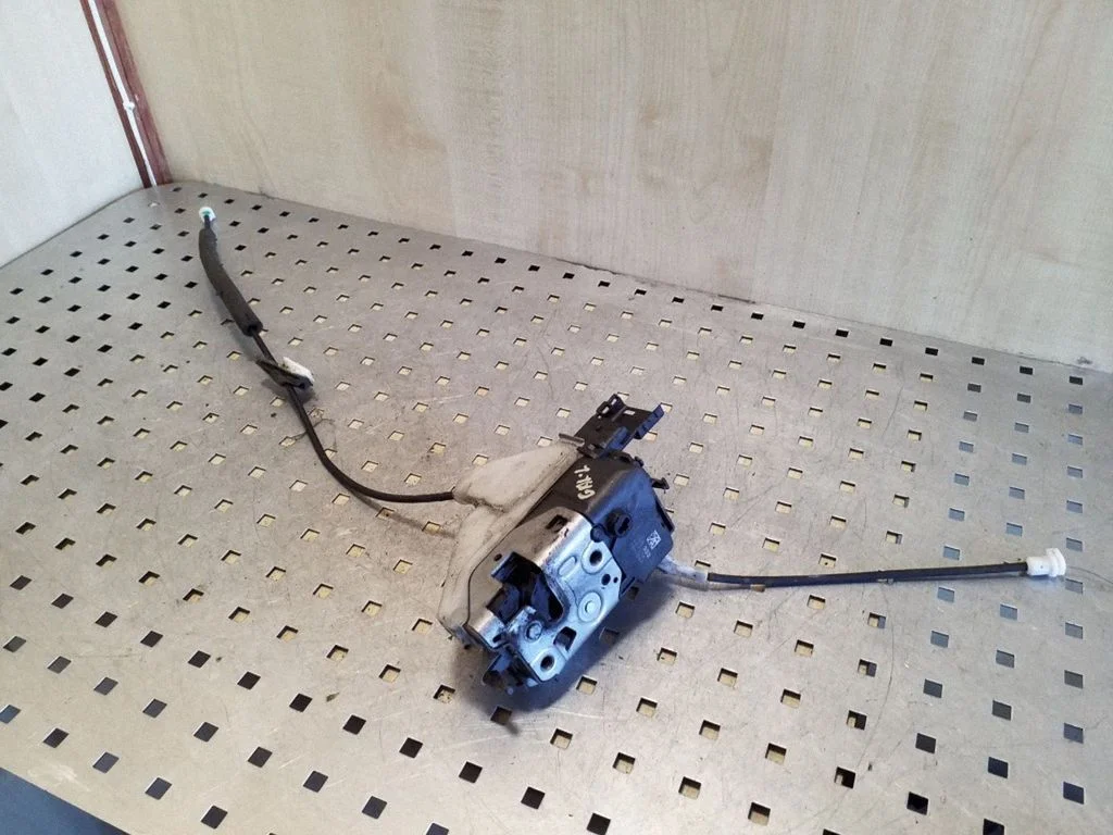 Rear door lock PSA732302