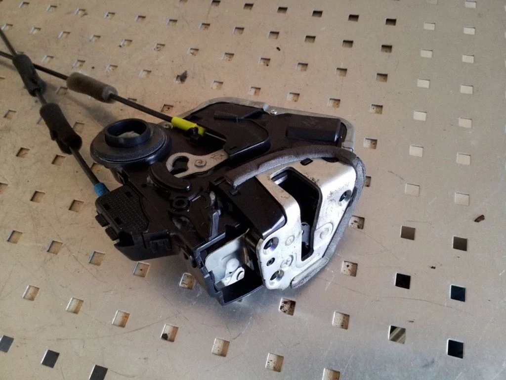 Rear door lock A046693