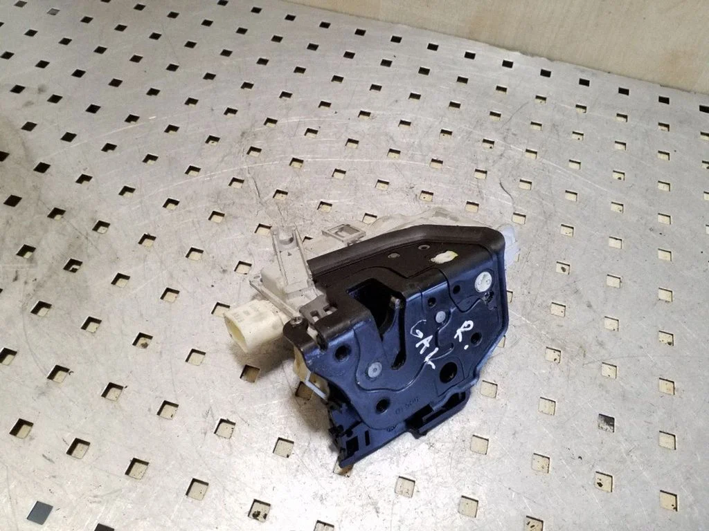 Rear door lock 3C4839016C