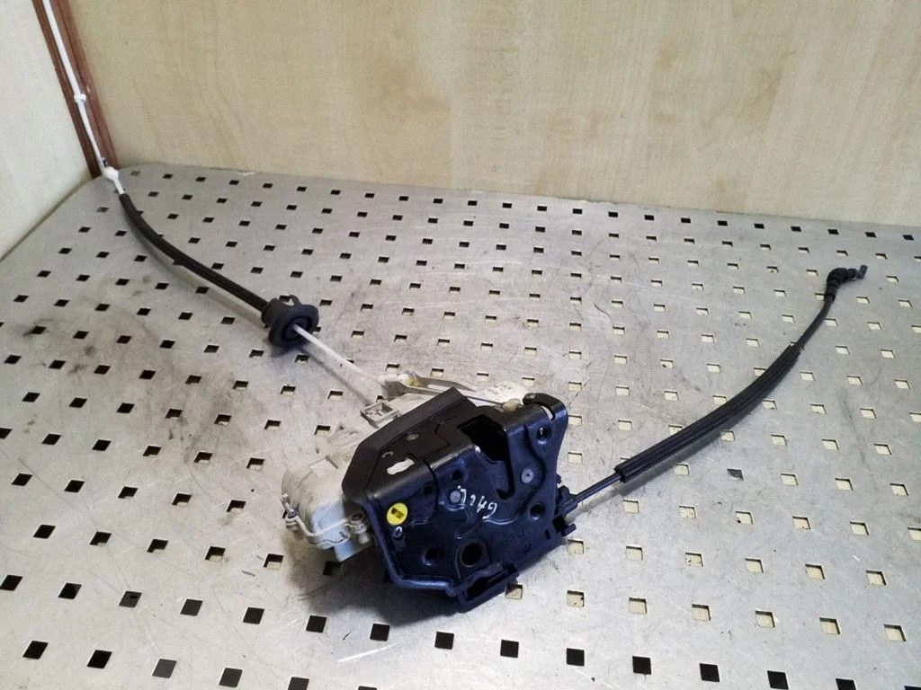 Rear door lock 3C4839015C