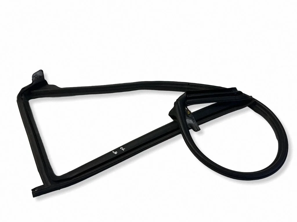 Uszczelka drzwi tylnych (na karoserii) 1090499 – Tesla Model Y (2020-)