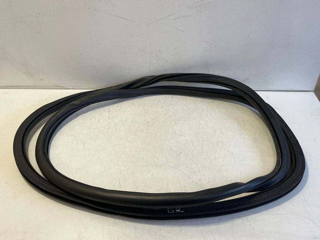 Rear door rubber seal (on body) – right