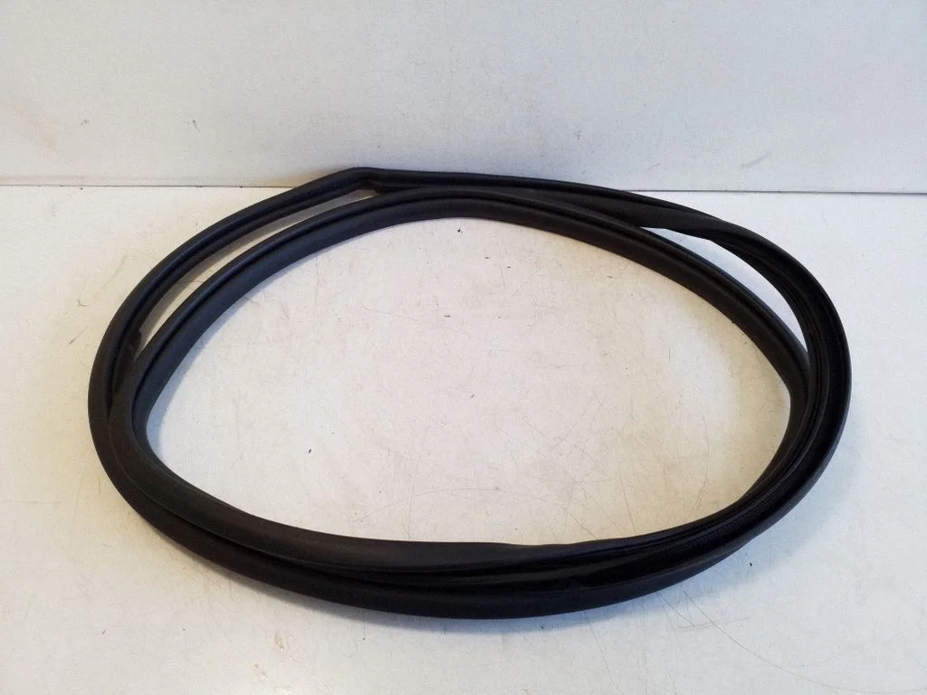Rear door rubber seal (on body) 62332F4050
