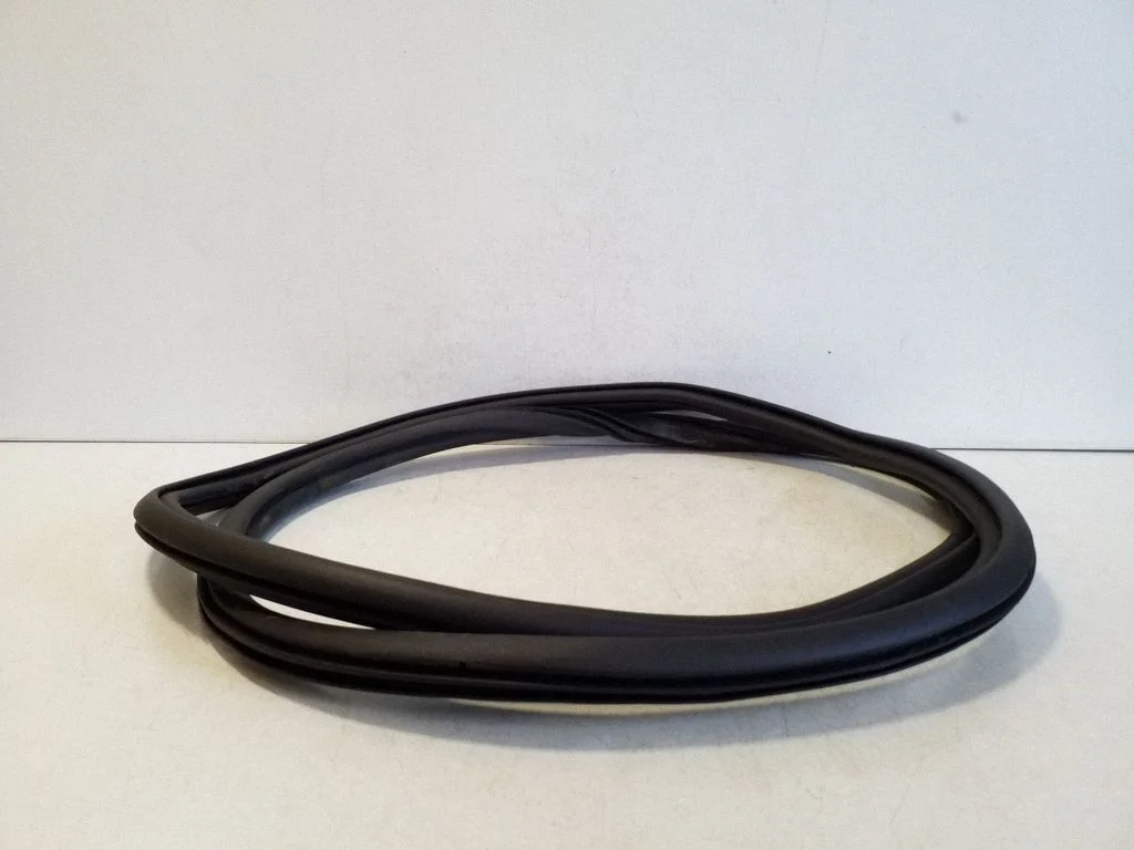 Rear door rubber seal (on body) 4K5833721