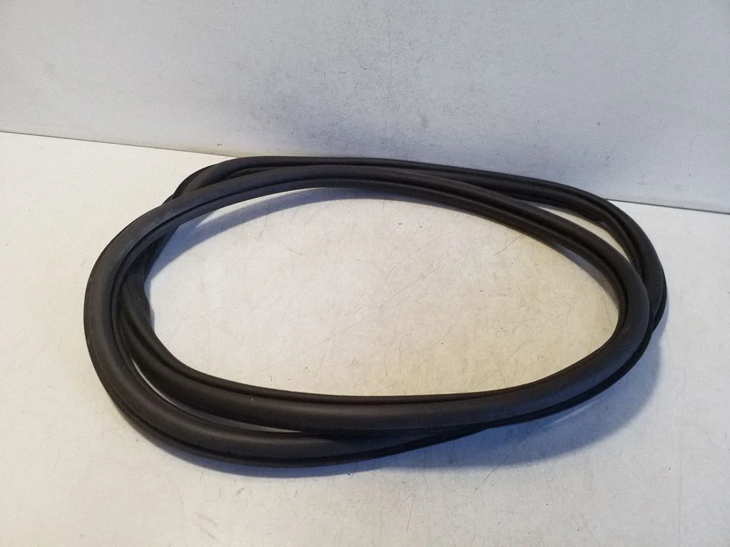 Tagaukse tihend (kere pool) 82G833721B