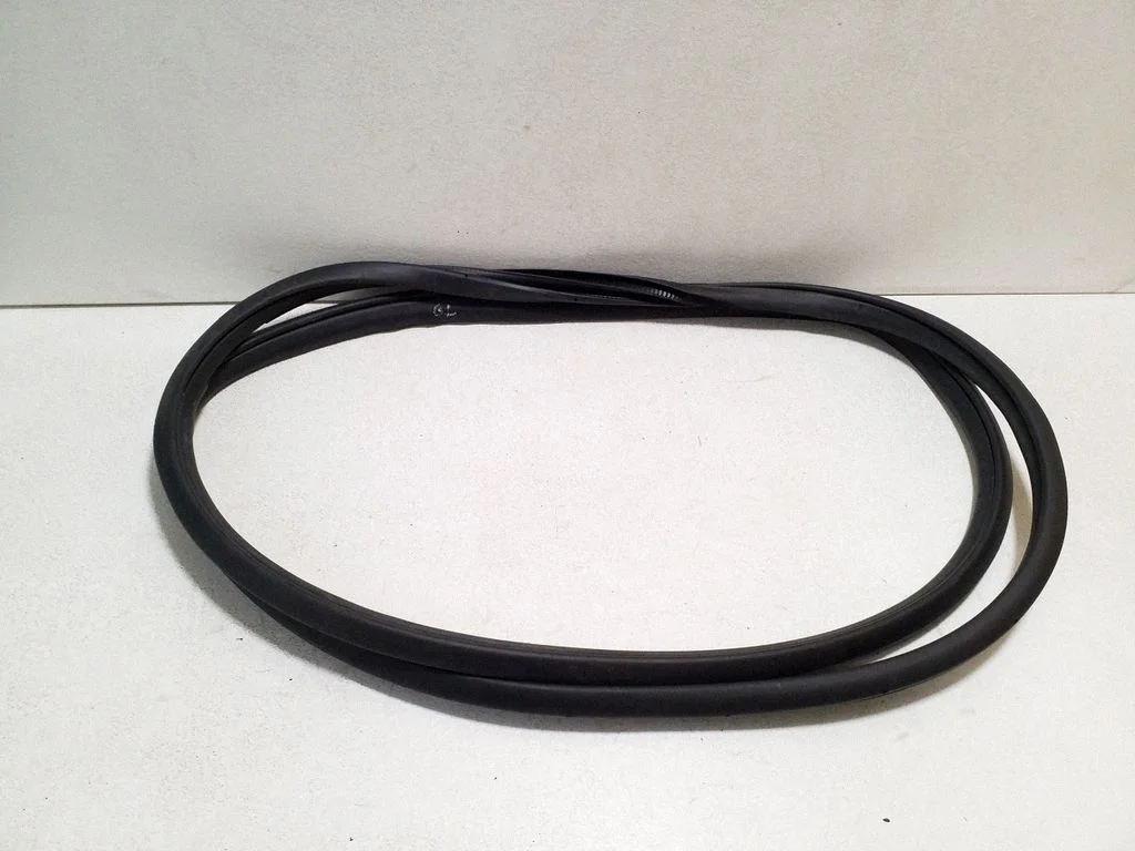 Rear door rubber seal (on body) – left