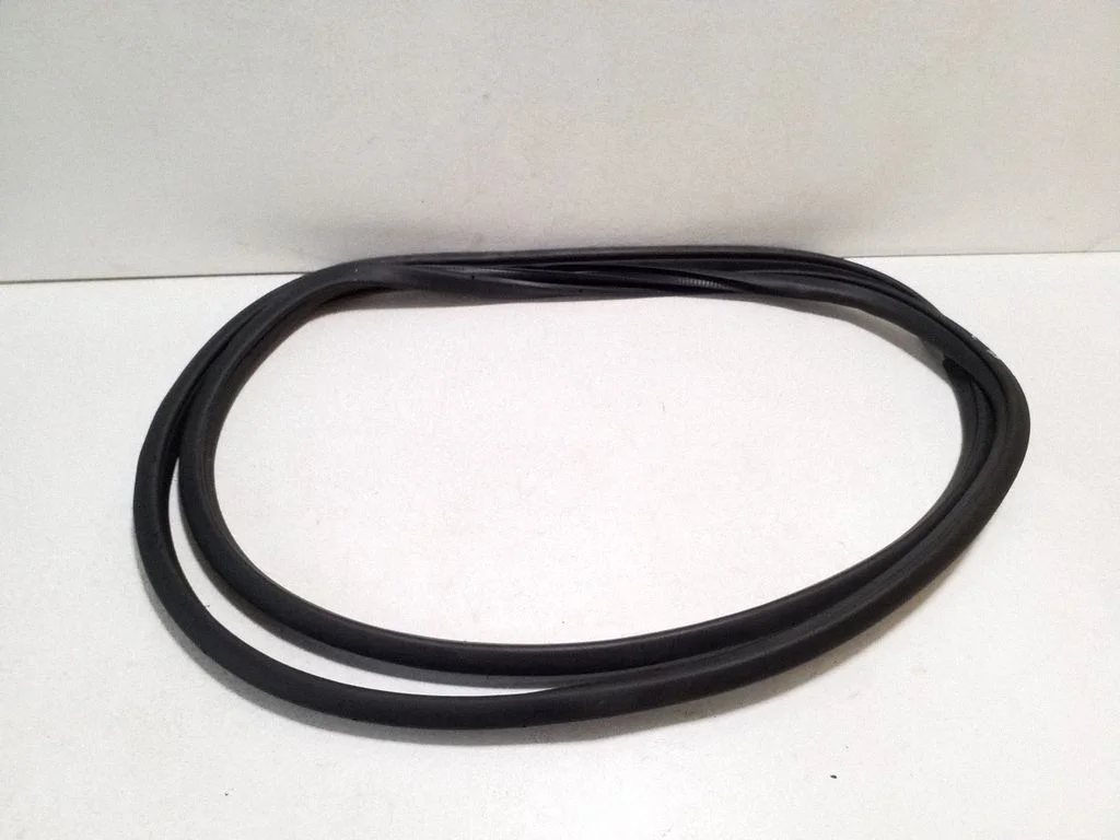 Rear door rubber seal (on body) – right