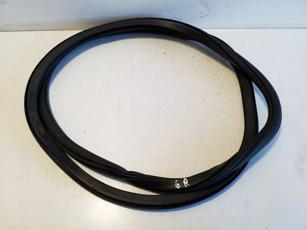 Rear door rubber seal (on body) 6R6867912