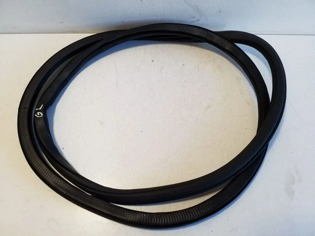 Rear door rubber seal (on body) 6R6867911B