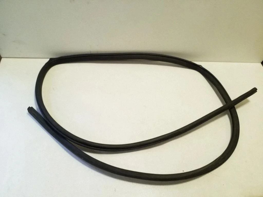 Rear door rubber seal (on body) – right